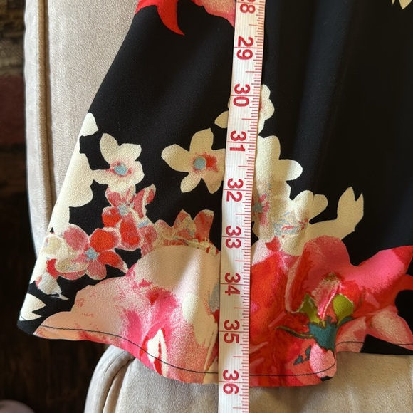 GUESS. Floral, Sleeveless Mini Dress. Vivid colors. Size 6. Zipper Closu… - Picture 11 of 11